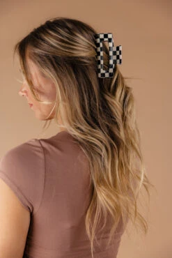 Large Checkered Claw Clip for Versatile Hair Styling -ROOLEE FASHION SHOP 7W4A6819