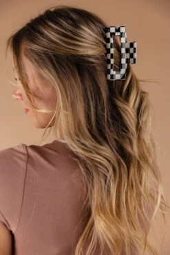 Large Checkered Claw Clip for Versatile Hair Styling