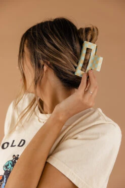 Large Checkered Claw Clip for Versatile Hair Styling -ROOLEE FASHION SHOP 7W4A6898 d27b2f84 66de 40a1 a417 93f95439207d