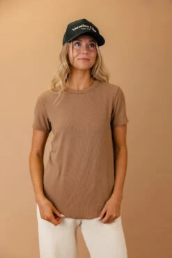 Sadie Solid Tee -ROOLEE FASHION SHOP 7W4A7070 82d0998e 606e 40f1 ad2f bbcb78052133