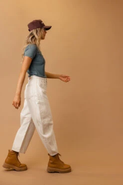 Sadie Solid Tee -ROOLEE FASHION SHOP 7W4A7101 1426c17e e0a4 47b4 b32d 0da5f0ea03d9