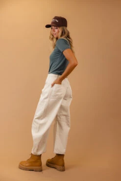 Sadie Solid Tee -ROOLEE FASHION SHOP 7W4A7114 a9c63e1c 4c26 415f a897 313cdc357c66