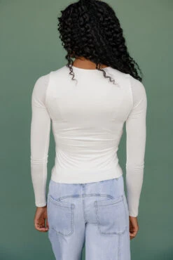 Fitted Long Sleeve Essential Tee - Chic Wardrobe Staple 23 Fitted Long Sleeve Essential Tee - Chic Wardrobe Staple -ROOLEE FASHION SHOP 7W4A8438