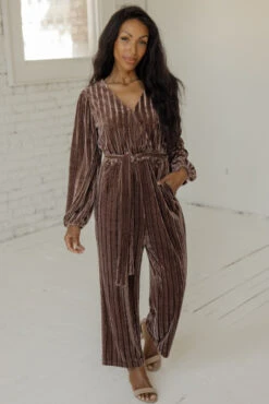 SALT Laurene Textured Velvet Wide-Leg Jumpsuit -ROOLEE FASHION SHOP 7W4A8746 3afee6c9 5f7a 4f8e 90f9 3d577814817d