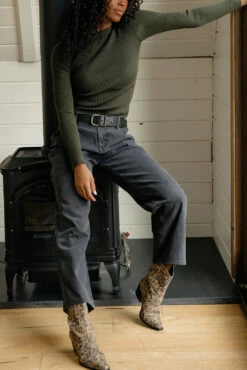 Relaxed Fit Pleated Jeans - Parkway Vintage Style Denim 11 Relaxed Fit Pleated Jeans - Parkway Vintage Style Denim -ROOLEE FASHION SHOP 7W4A8883 9c0da4df 4db2 4164 b173 0726d2673a5a