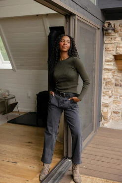 Relaxed Fit Pleated Jeans - Parkway Vintage Style Denim 10 Relaxed Fit Pleated Jeans - Parkway Vintage Style Denim -ROOLEE FASHION SHOP 7W4A8908