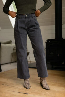 Relaxed Fit Pleated Jeans - Parkway Vintage Style Denim