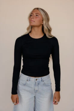 Fitted Long Sleeve Essential Tee - Chic Wardrobe Staple 18 Fitted Long Sleeve Essential Tee - Chic Wardrobe Staple -ROOLEE FASHION SHOP 7W4A9390