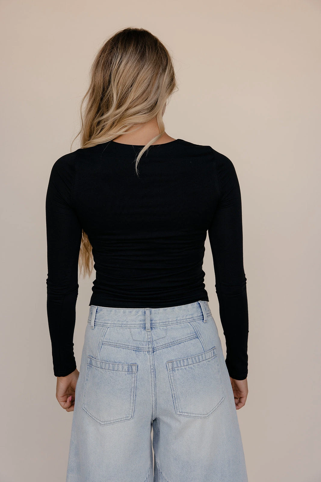 Fitted Long Sleeve Essential Tee - Chic Wardrobe Staple 9 Fitted Long Sleeve Essential Tee - Chic Wardrobe Staple - Image 7