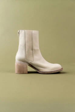 Free People Essential Leather Chelsea Boots -ROOLEE FASHION SHOP B48I3887 bc7c3bc7 3a56 46ed 92c1 0d4362fdb36a