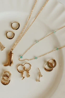 Malibu Turquoise Dainty Pearl Necklace in Gold Vermeil 15 Malibu Turquoise Dainty Pearl Necklace in Gold Vermeil -ROOLEE FASHION SHOP DSC 2876 51683ac7 c52c 4147 94e9 6e24f14e471d