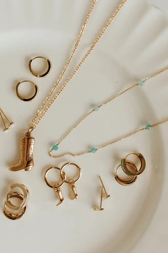 Malibu Turquoise Dainty Pearl Necklace in Gold Vermeil 6 Malibu Turquoise Dainty Pearl Necklace in Gold Vermeil - Image 4