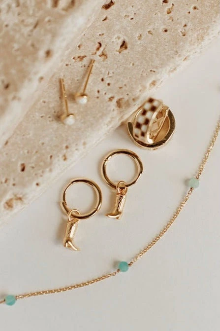 Malibu Turquoise Dainty Pearl Necklace in Gold Vermeil 9 Malibu Turquoise Dainty Pearl Necklace in Gold Vermeil - Image 7