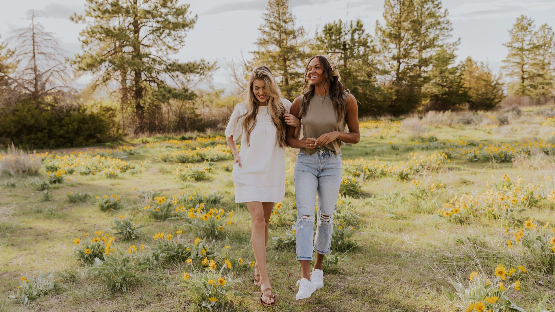 ROOLEE FASHION SHOP -ROOLEE FASHION SHOP Green and Beige Minimalist Skincare Product Presentation 10