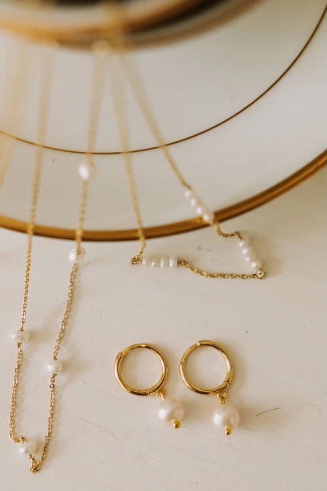 Genuine Freshwater Pearl Necklace in Hypoallergenic Gold Vermeil - Laguna 6 Genuine Freshwater Pearl Necklace in Hypoallergenic Gold Vermeil - Laguna - Image 4