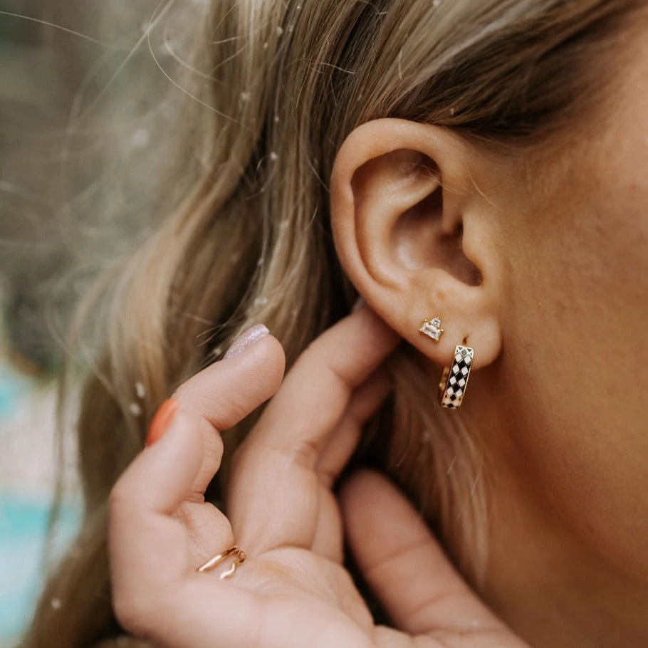 Reversible Gold Vermeil Hoop Earrings - 2-in-1 Checkered & Daisy Style 7 Reversible Gold Vermeil Hoop Earrings - 2-in-1 Checkered & Daisy Style - Image 5