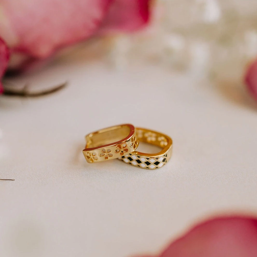 Reversible Gold Vermeil Hoop Earrings - 2-in-1 Checkered & Daisy Style 6 Reversible Gold Vermeil Hoop Earrings - 2-in-1 Checkered & Daisy Style - Image 4