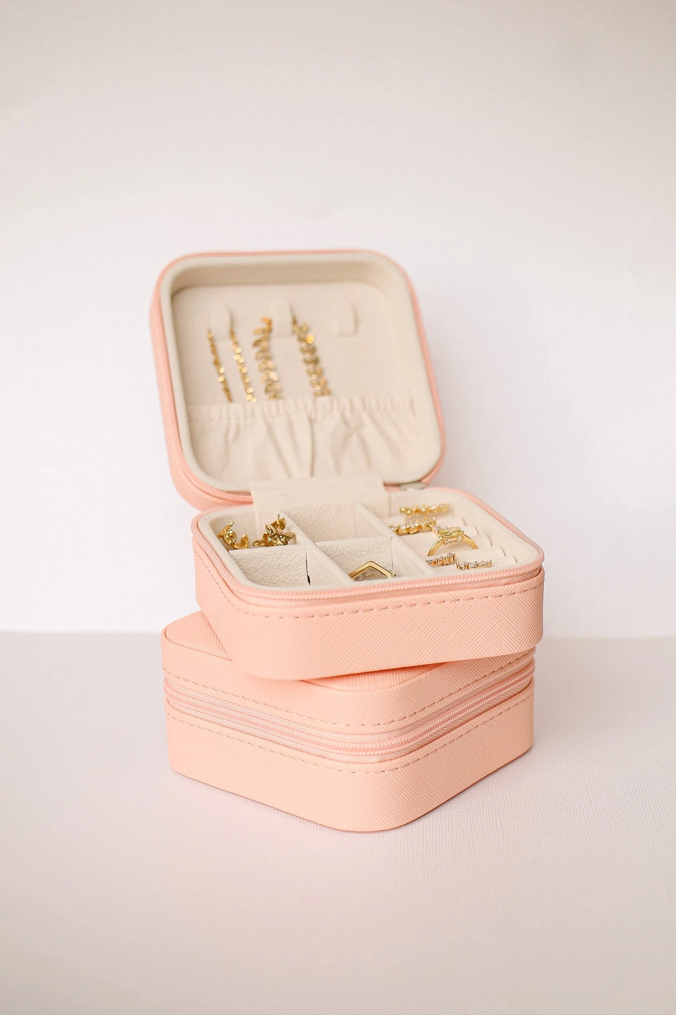 Compact Peach Jewelry Travel Case with Removable Dividers 6 Compact Peach Jewelry Travel Case with Removable Dividers - Image 4