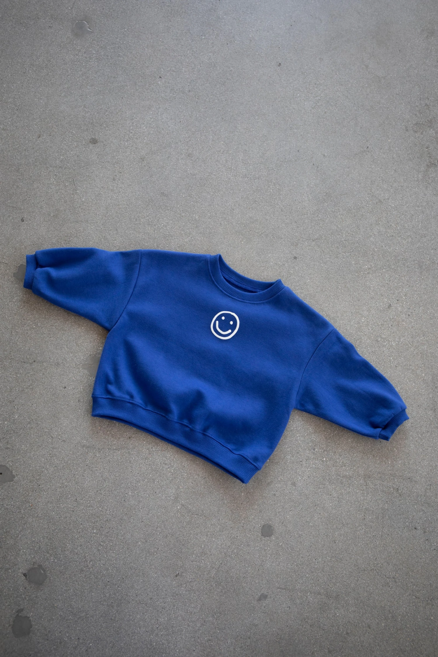 Kids Smiley Face Crewneck Sweatset - Cozy 2-Piece Jogger Outfit 7 Kids Smiley Face Crewneck Sweatset - Cozy 2-Piece Jogger Outfit - Image 5