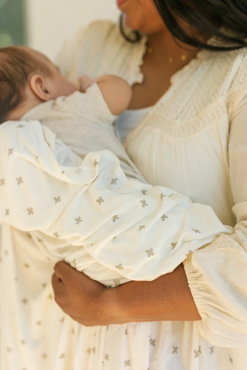 Little Unicorn Grey Cross Stretch Knit Swaddle Blanket 8 Little Unicorn Grey Cross Stretch Knit Swaddle Blanket - Image 6