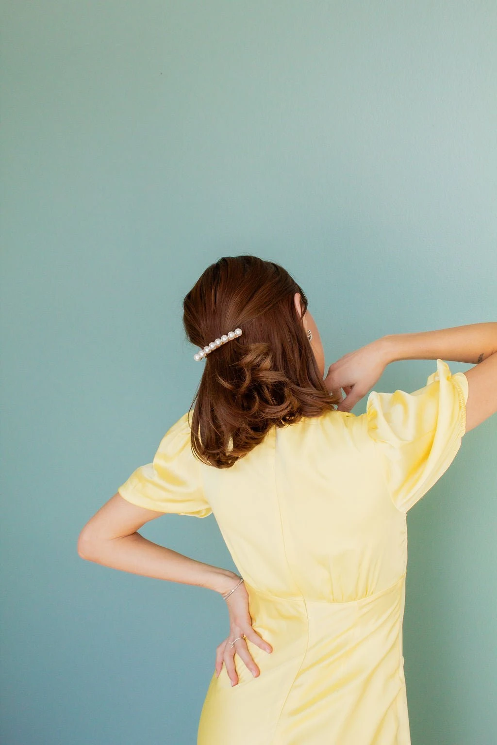 Classic Pearl Barrette - Elegant 8-Pearl French Hair Clip 6 Classic Pearl Barrette - Elegant 8-Pearl French Hair Clip - Image 4